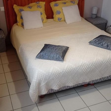 Chambre D'Hotes Les Ormeaux Saint-Georges-des-Coteaux Luaran gambar