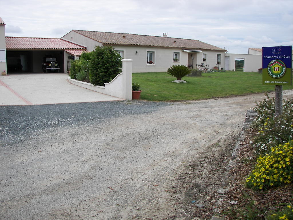 Chambre D'Hotes Les Ormeaux Saint-Georges-des-Coteaux Luaran gambar